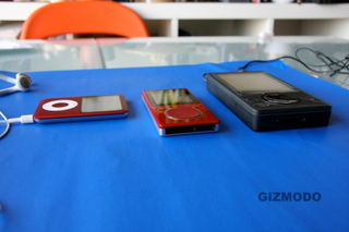 Illustration for article titled Flash Zune Hardware Gallery and Test: Tight Jeans, Sizemodo, and Zunepad